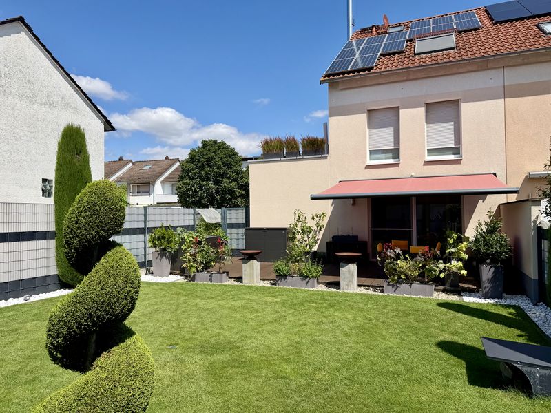 Top-ausgestattetes Reihenendhaus mit großem Garten & Dachterrasse - außergewöhnlich gepflegt